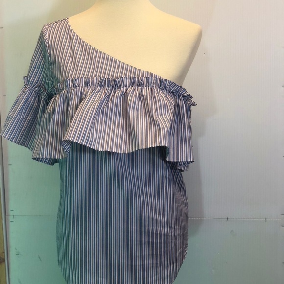 Bar III WOMEN’s Ruffled one shoulder blouse - Picture 7 of 7